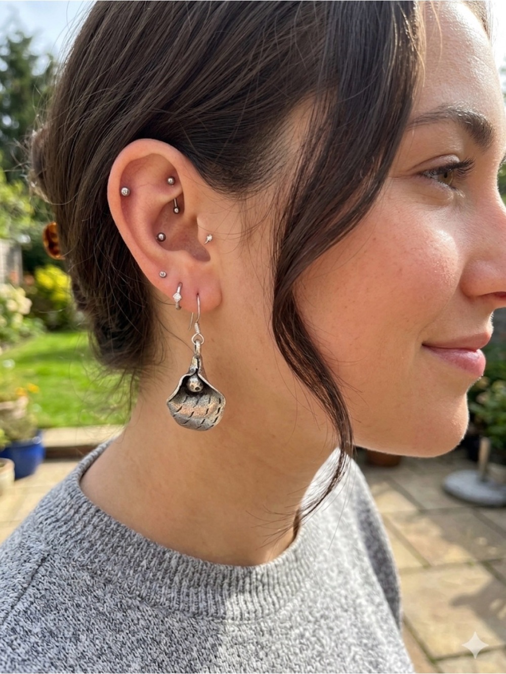 ⛱️ Silver Toned Floral Earrings